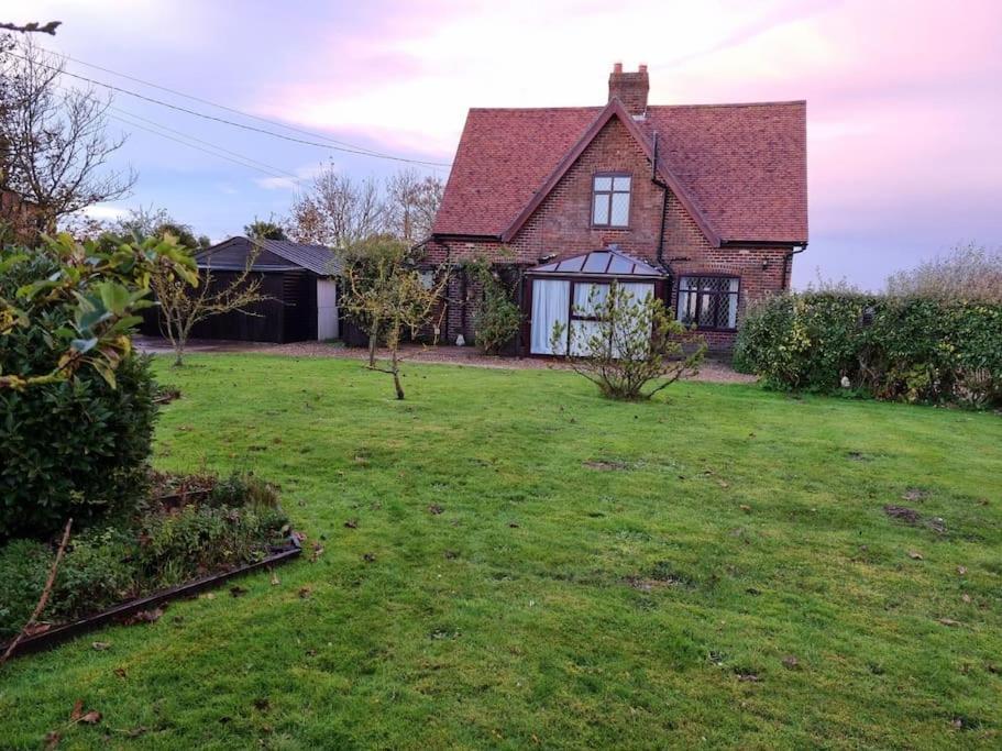 Spacious Detached Home With Beautiful Seaviews, Sleeps 6 Trimingham Экстерьер фото