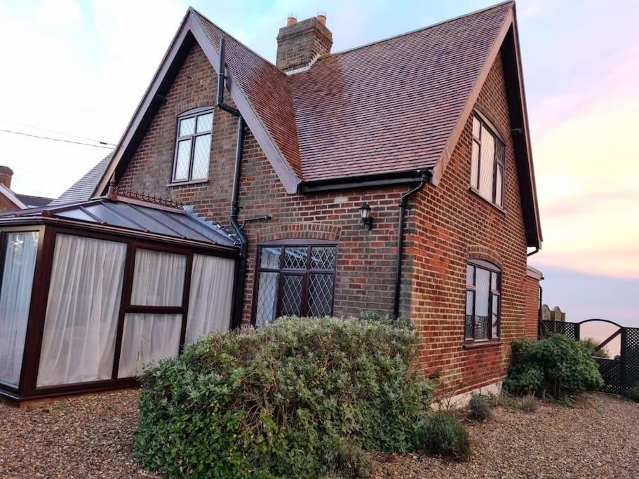 Spacious Detached Home With Beautiful Seaviews, Sleeps 6 Trimingham Экстерьер фото